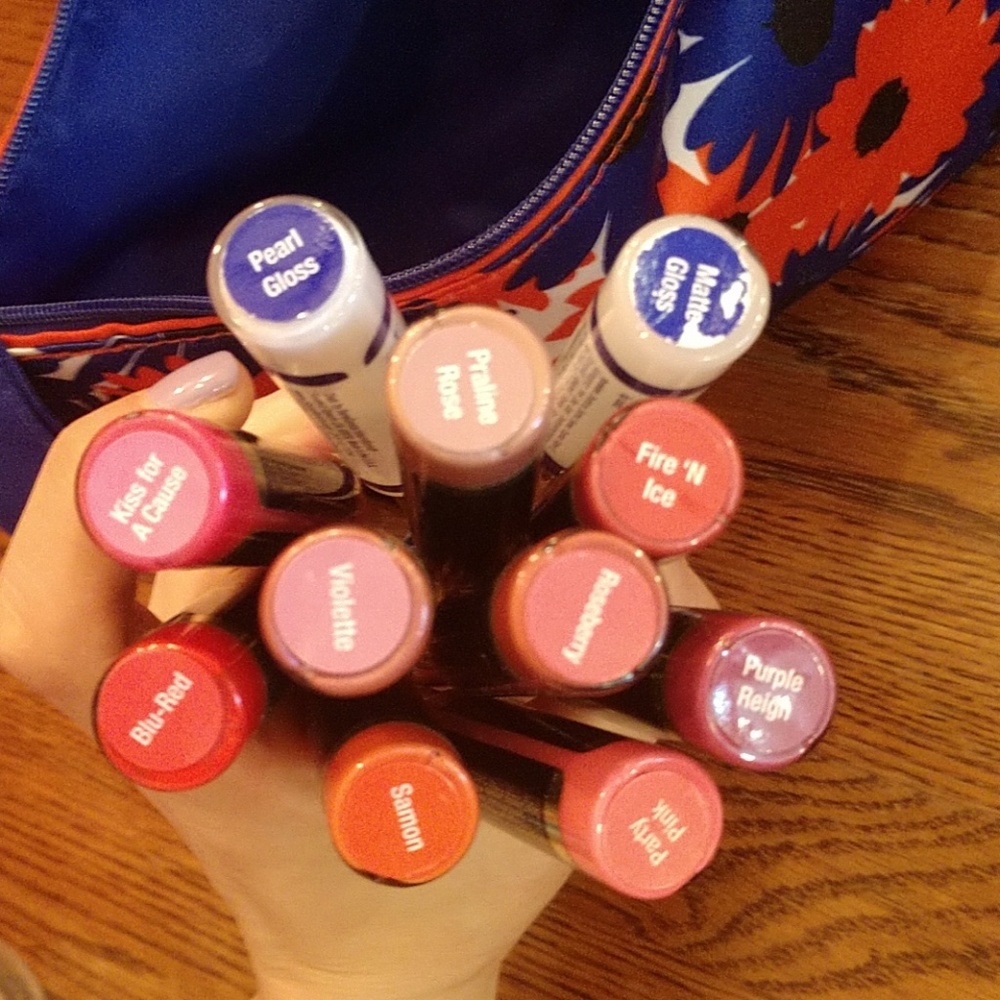 Lipsense- 10 colors, 2 topcoats
